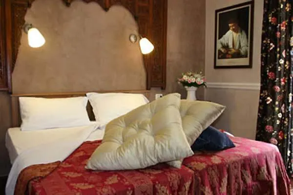 Caravaggio Otel 3*